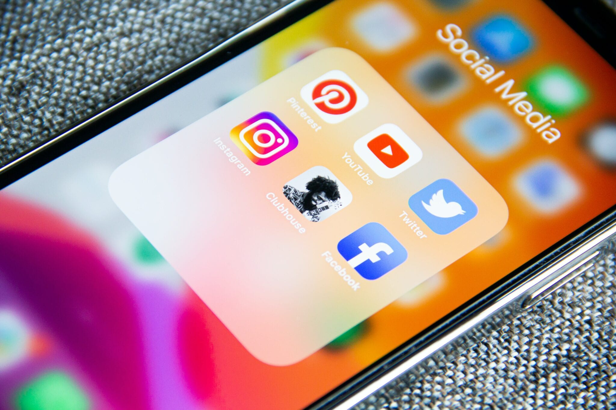 Social media posts: How to write engaging content? 2 How to write engaging content on social media