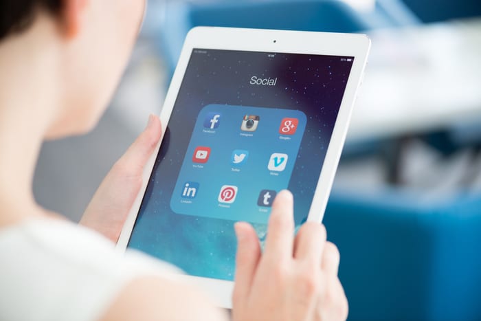 effectively-market-small-business-on-social-media effectively-market-small-business-on-social-media