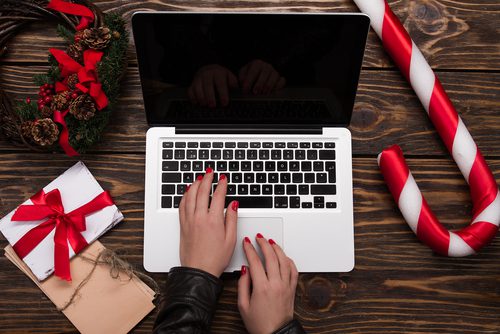 Congratulatory,Letter.christmas,Background.,Laptop,With,Blank,Screen.,The,Girl's,Hands